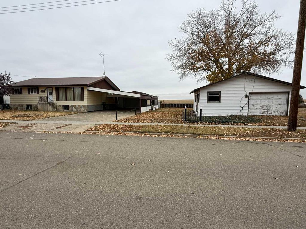 Photo of 305 2 Street E, Foremost, AB T0K 0X0 (MLS # A2264352)