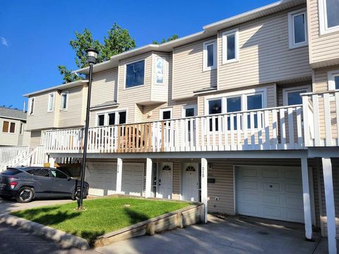 215 Killarney Glen Court SW Calgary AB T3E 7H4