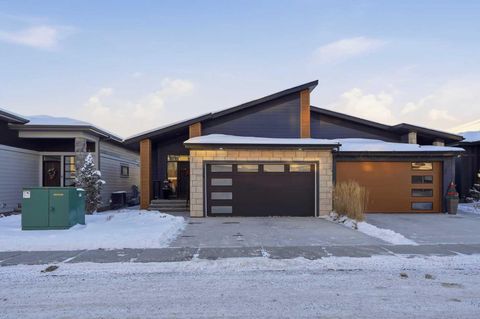 Photo of 119 Marina Cove SE, Calgary, AB T3M 3P4 (MLS # A2274077)