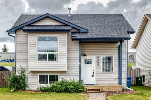 Photo of 4446 54A Avenue Crescent, Innisfail, AB T4G 1Y3 (MLS # A2335780)