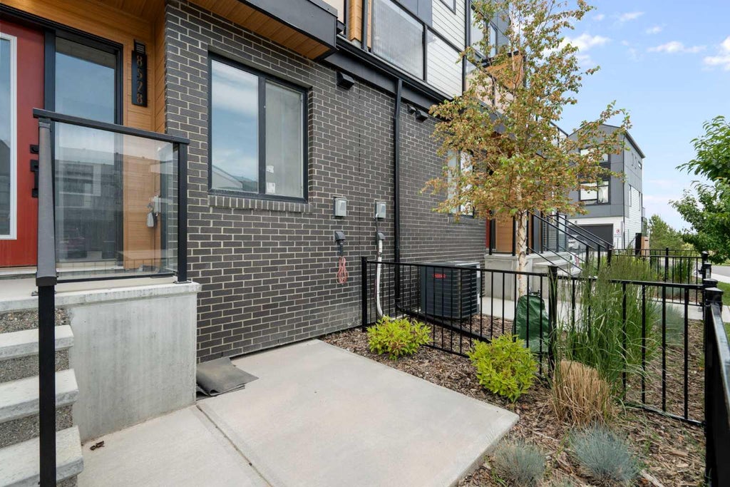 Photo of 8528 21 Avenue SE, Calgary, AB T2A 7W8 (MLS # A2335857)