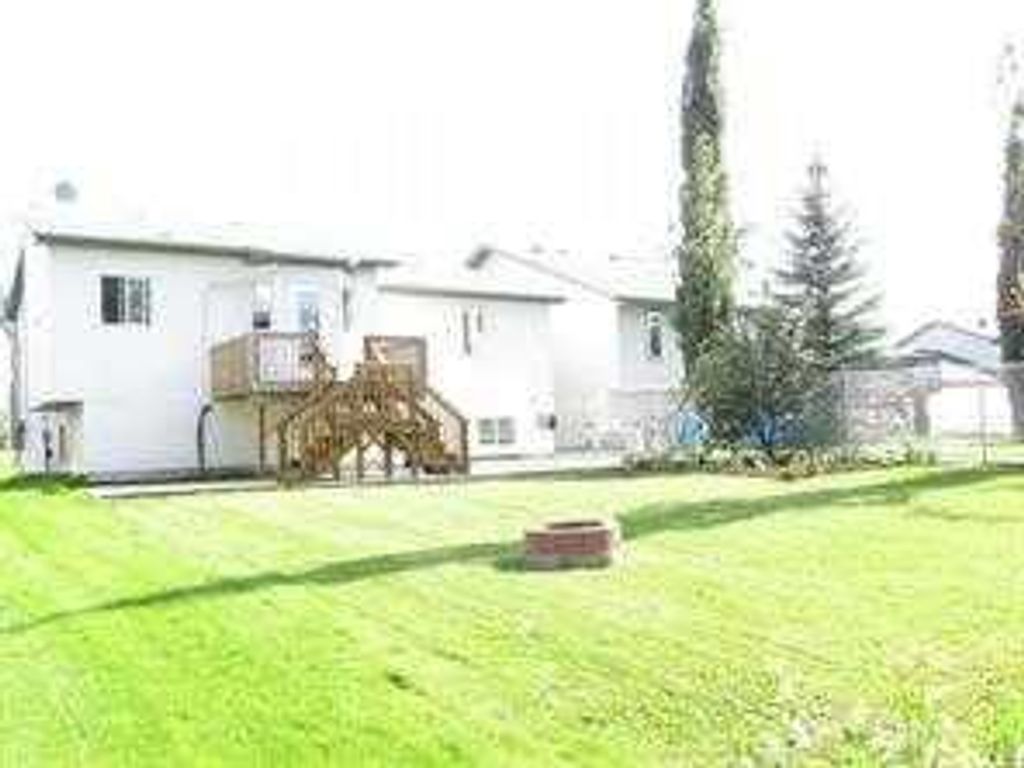 Photo of 804 10 Street, Fox Creek, AB T0H 1P0 (MLS # A2300237)