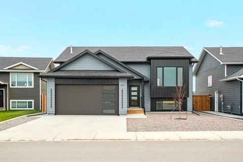 Photo of 325 9 Street N, Picture Butte, AB T0K 1V0 (MLS # A2354716)