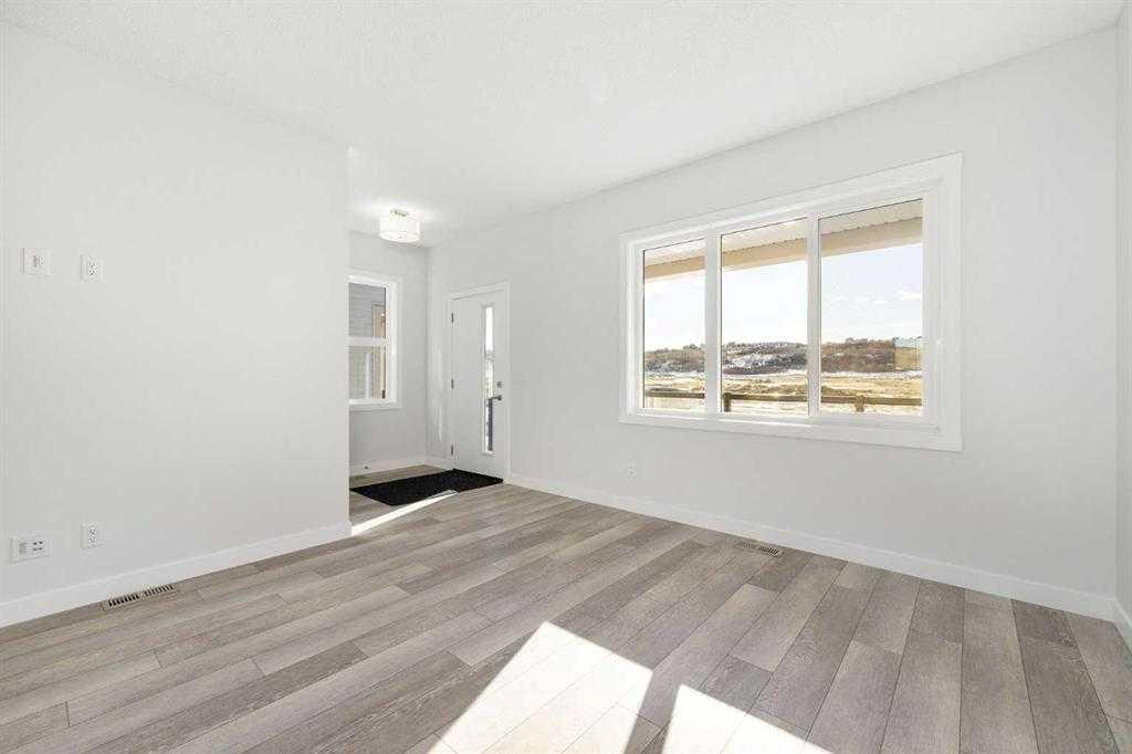 526 Wolf Willow Boulevard SE