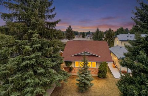 Photo of 107 Woodbine Boulevard SW, Calgary, AB T2W 3W8 (MLS # A2305084)