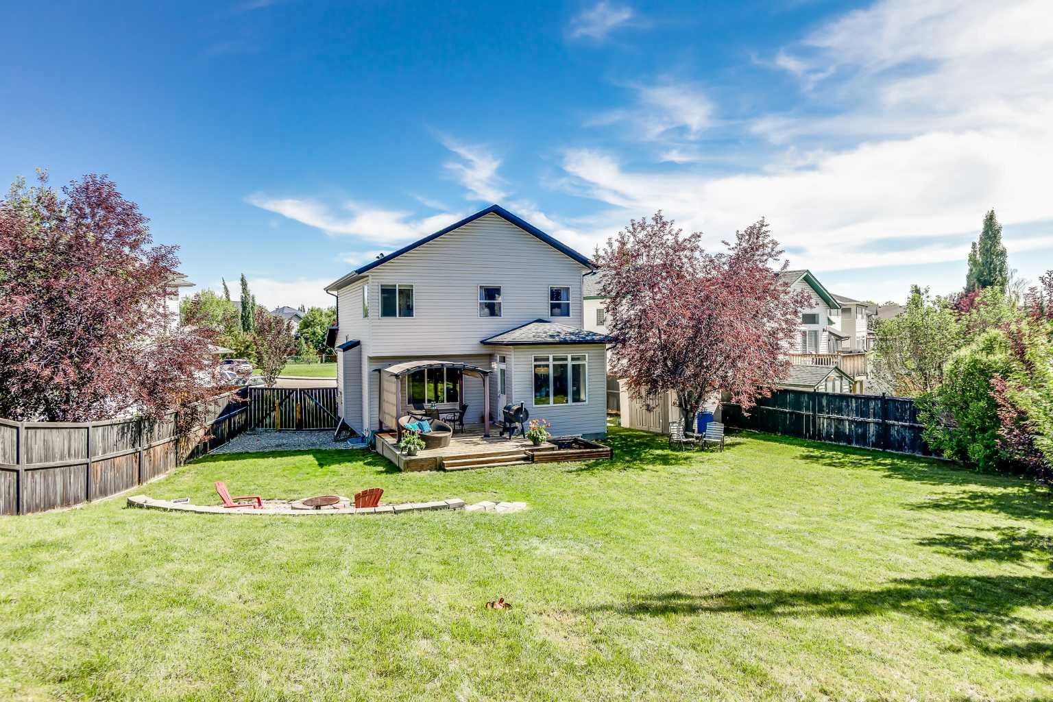 534 Fairways Crescent NW