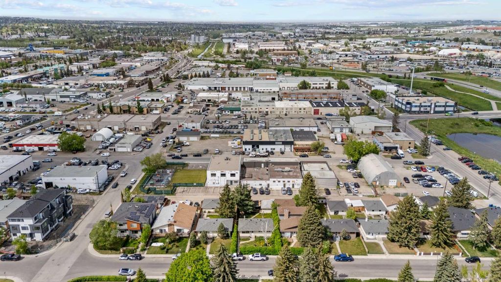 Photo of 616 34 Avenue NE, Calgary, AB T2E 2K2 (MLS # A2313617)