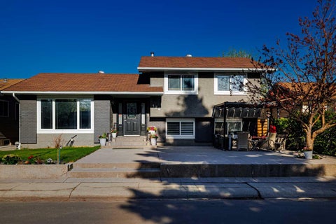 Photo of 124 Whiteside Crescent NE, Calgary, AB T1Y 2A7 (MLS # A2337630)
