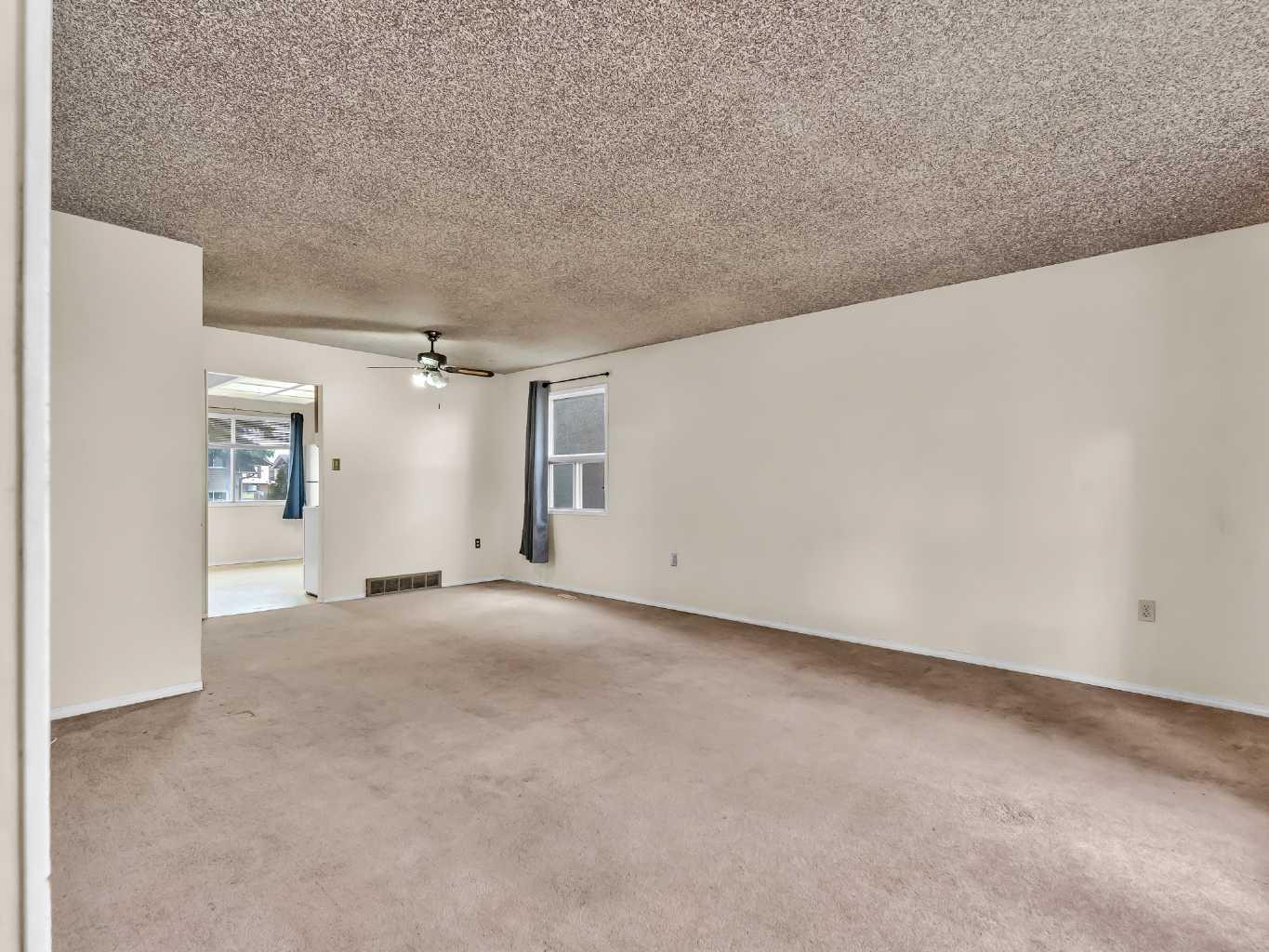 6 Simpson Crescent SE