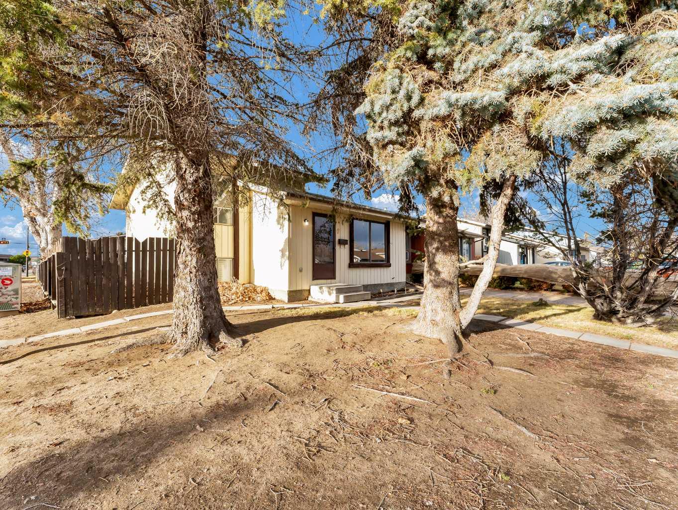 6 Simpson Crescent SE