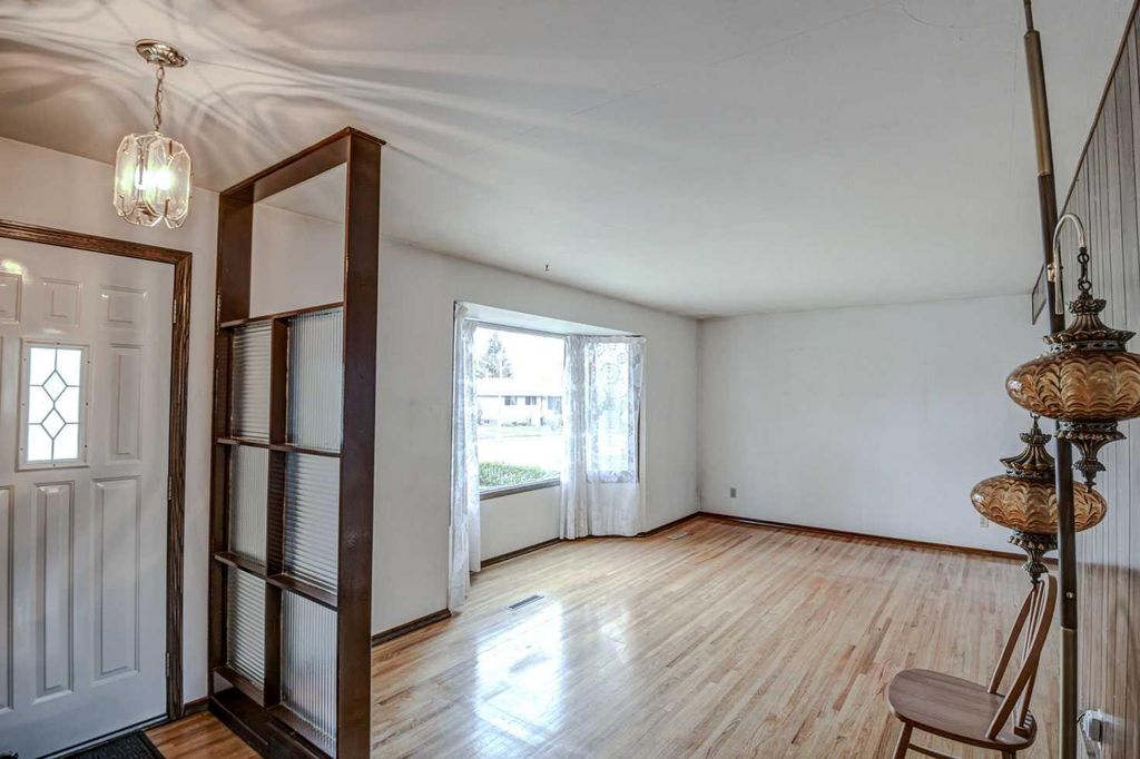 Photo of 544 Thornhill Place NW, Calgary, AB T2K 2S7 (MLS # A2311323)