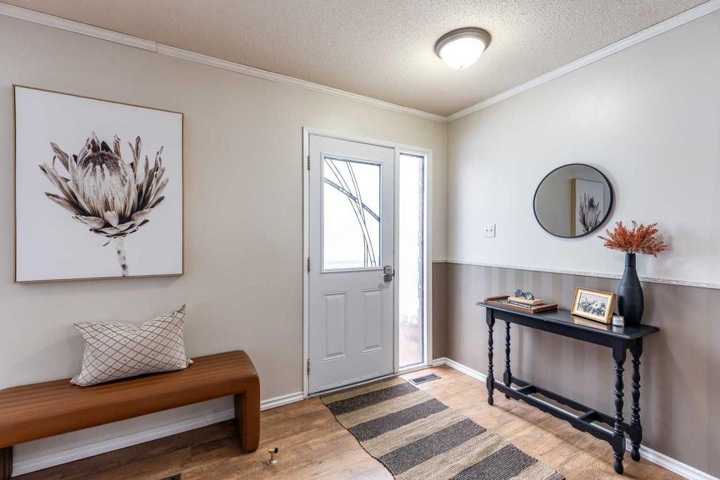 Photo of 370 1 Street NW, Medicine Hat, AB T1A 6H4 (MLS # A2293291)