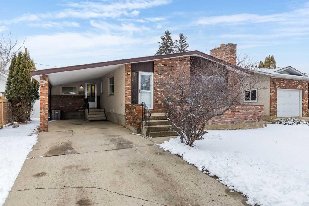 Photo of 370 1 Street NW, Medicine Hat, AB T1A 6H4 (MLS # A2293291)