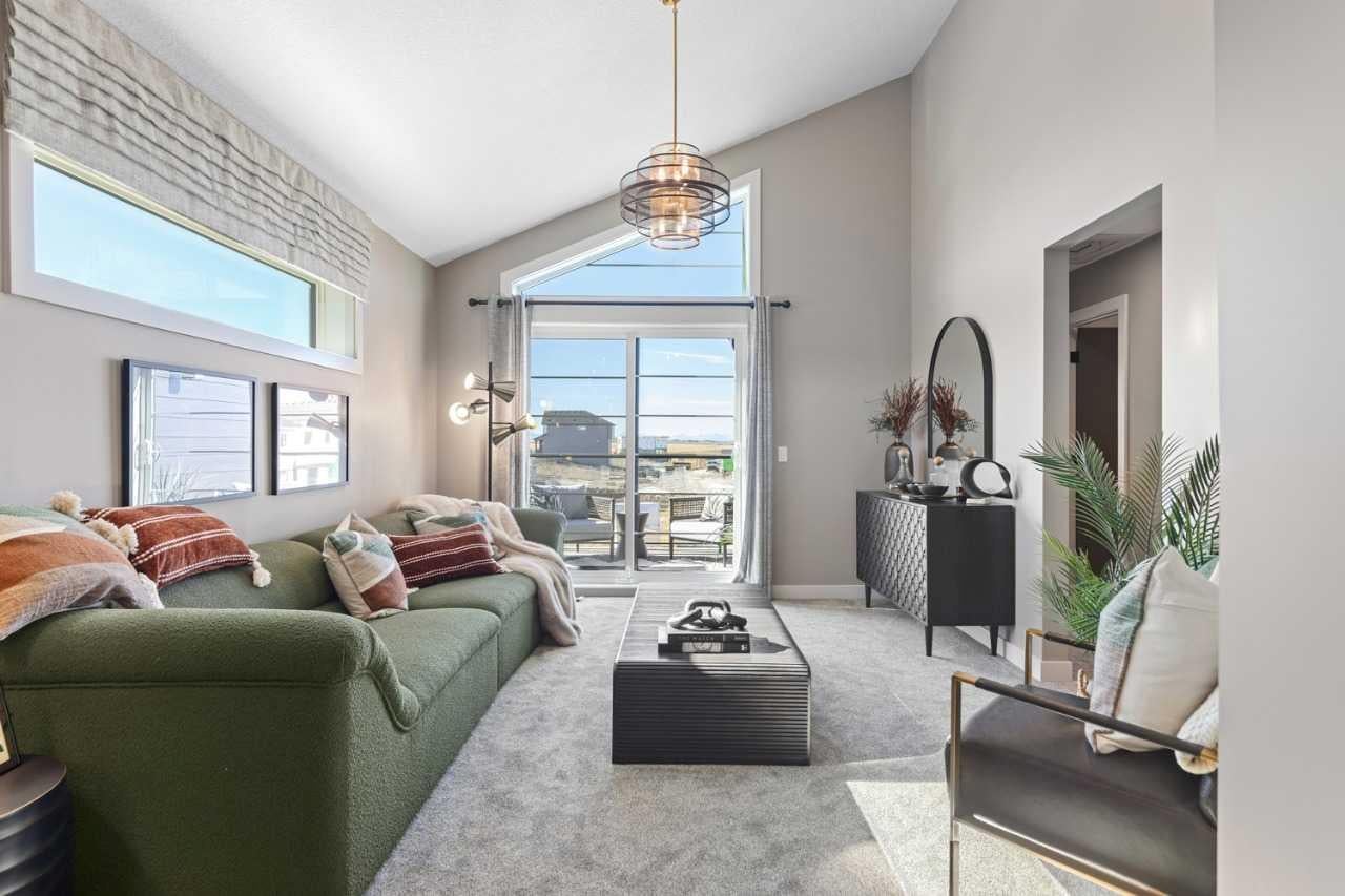 239 Vantage Crescent SW