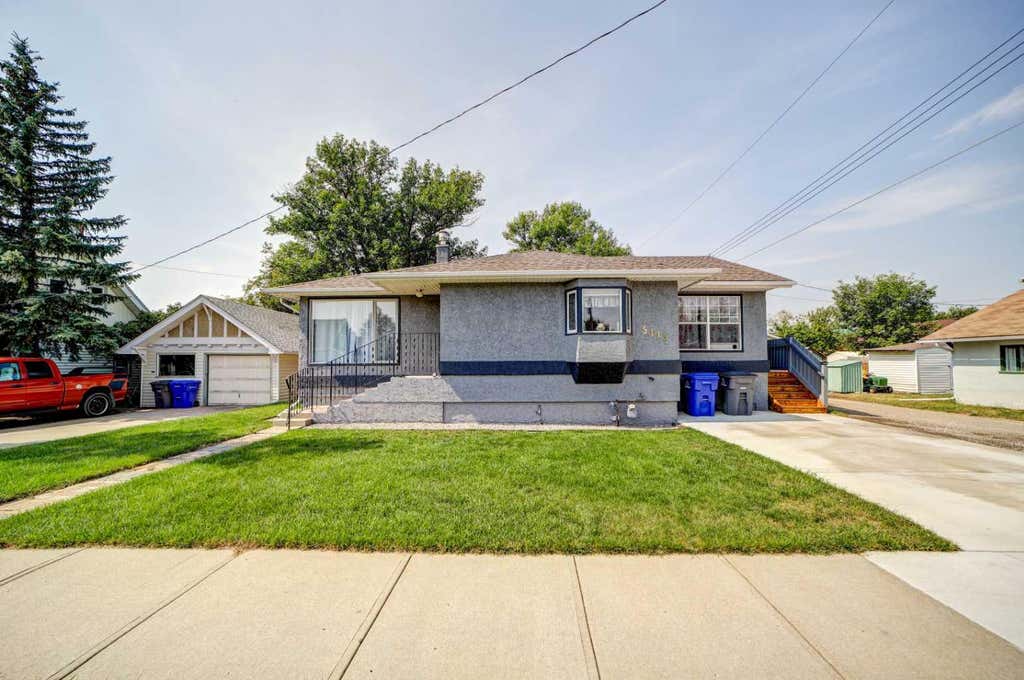 Photo of 5113 2 Street W, Claresholm, AB T0L 0T0 (MLS # A2338554)