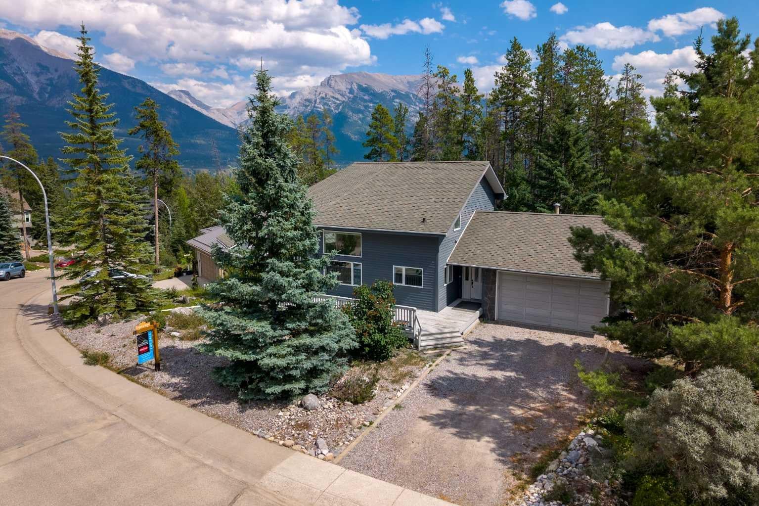 1064 Evergreen Circle