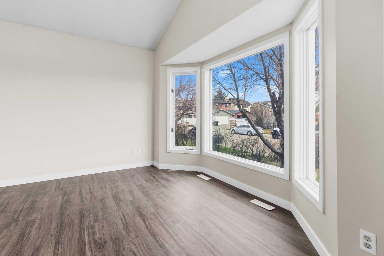 37 Martingrove Way NE