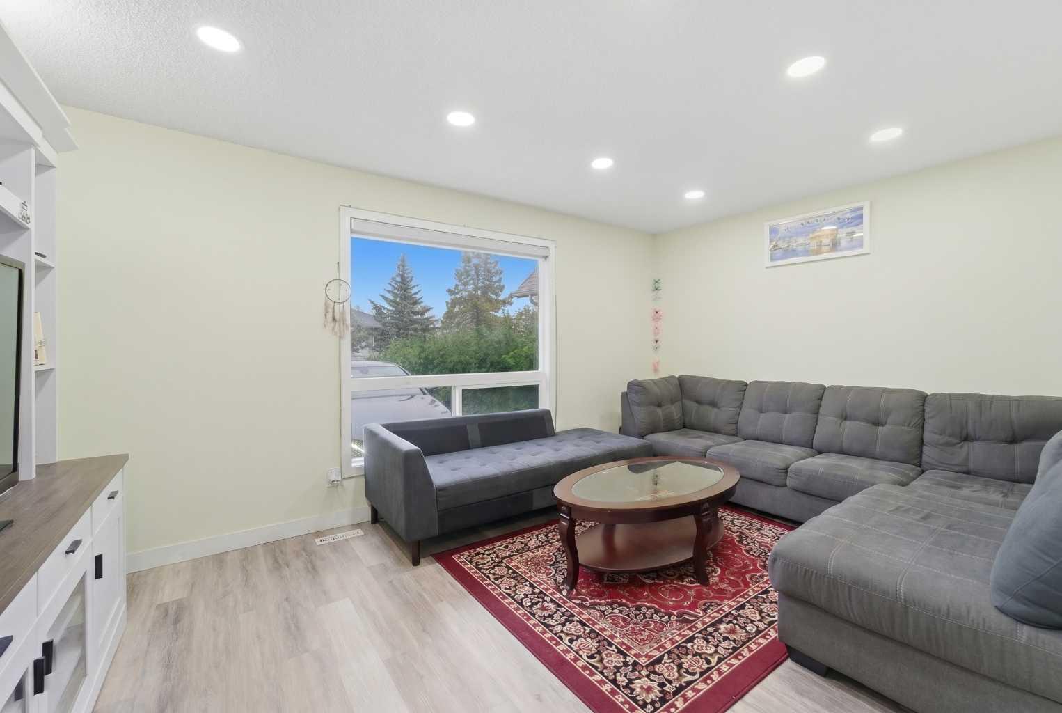 53 Falchurch Road NE