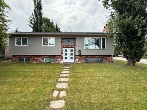 Photo of 481 Mountain Street, Hinton, AB T7V 1J9 (MLS # A2323136)