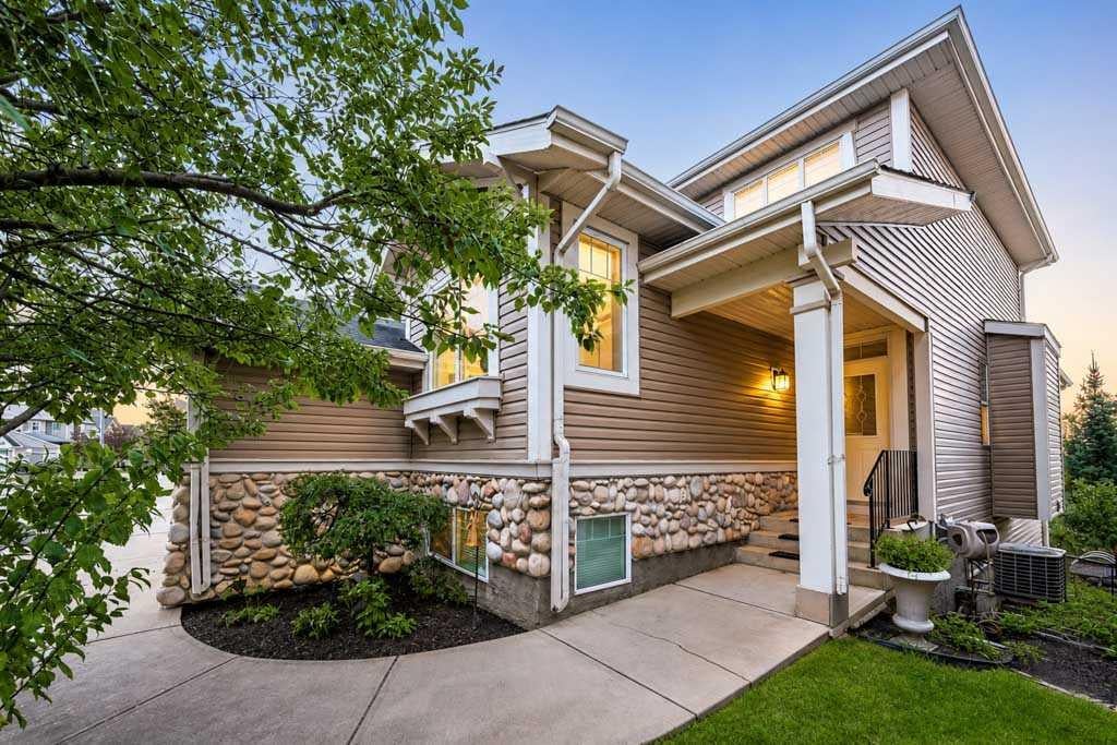 40 Cougar Ridge Heights SW