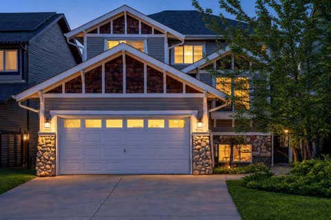 Photo of 40 Cougar Ridge Heights SW, Calgary, AB T3H 4X5 (MLS # A2331900)