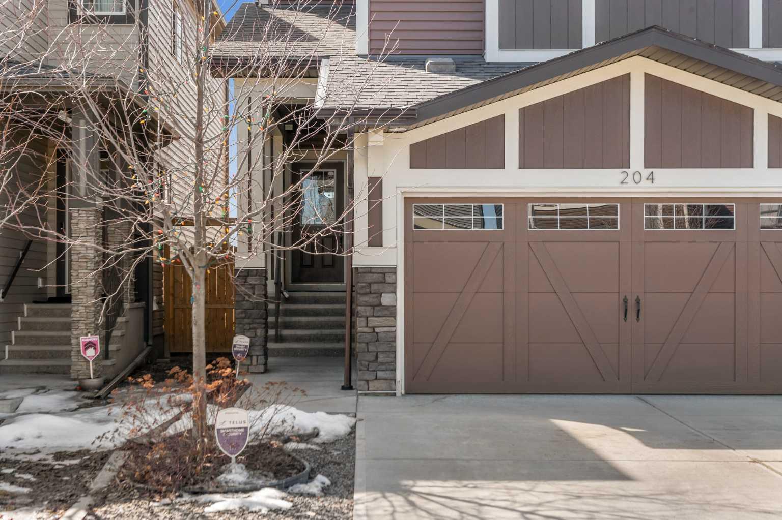 204 Walden Parade SE