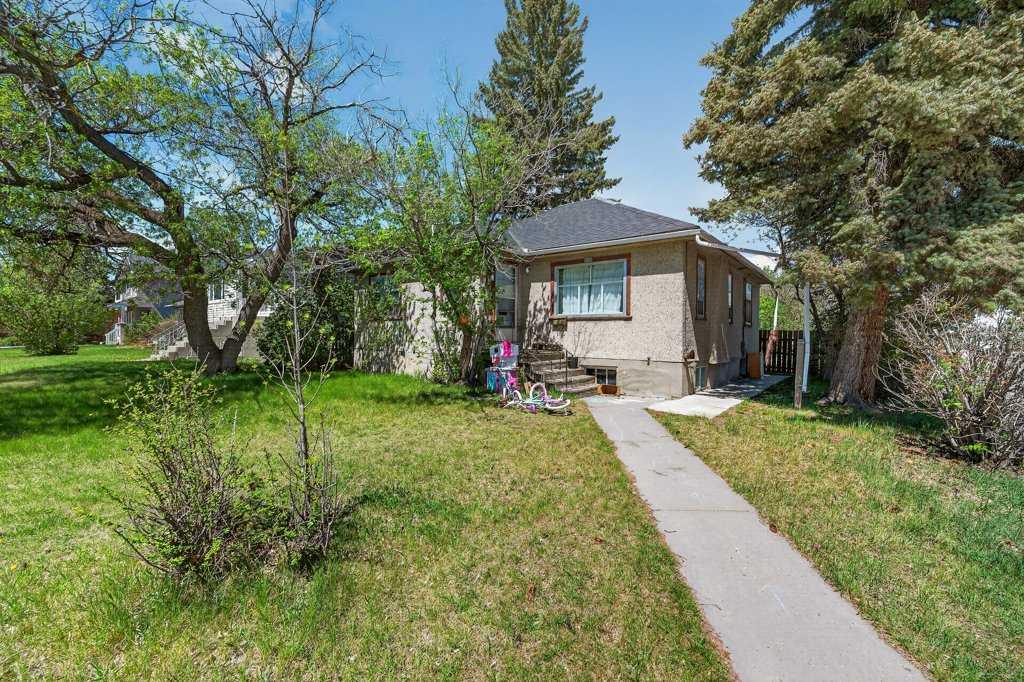 1102 21 Avenue NW
