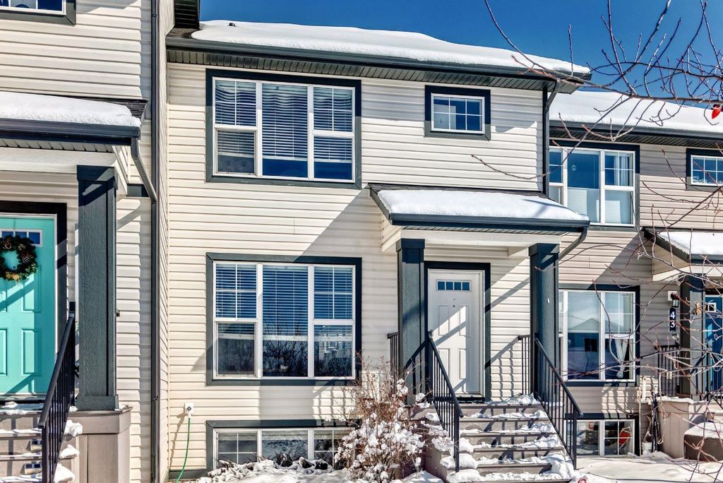 Photo of 44 Hawthorn Place, Sylvan Lake, AB T4S 0R8 (MLS # A2291198)