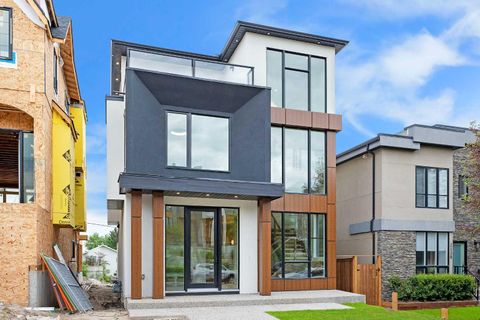 2122 29 Avenue SW Calgary AB T2T 1N5