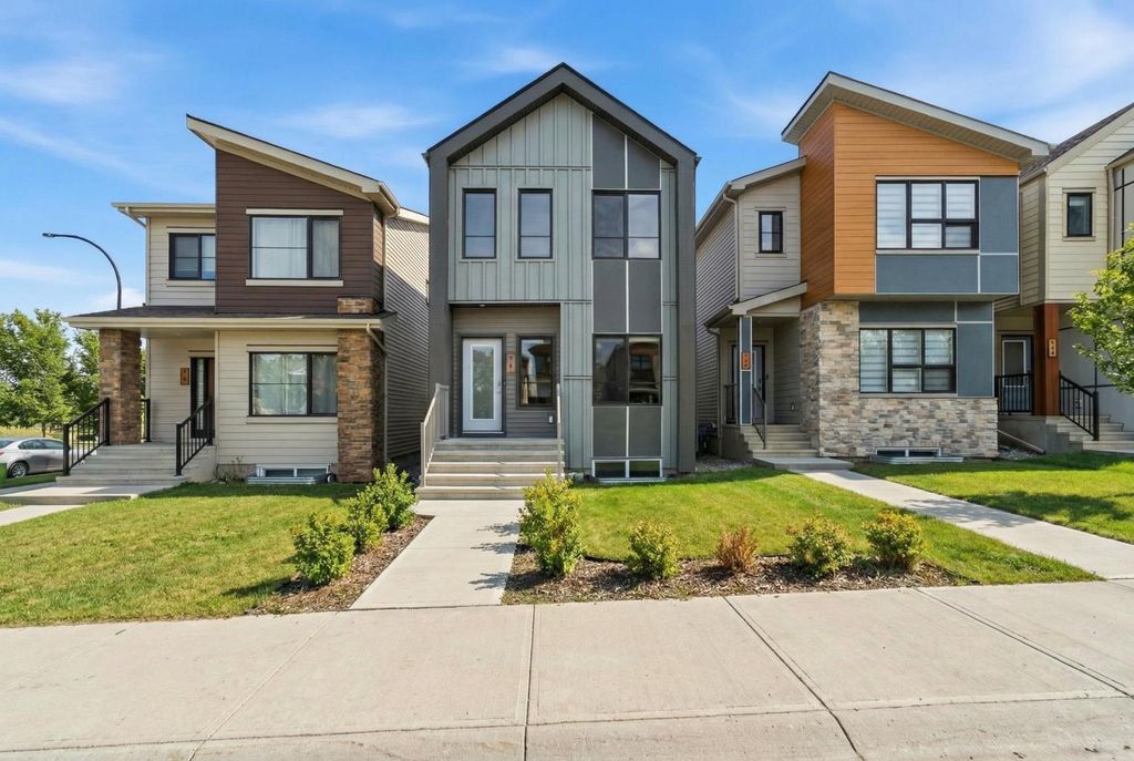 Photo of 8 Heartwood Lane SE, Calgary, AB T3S 0P9 (MLS # A2288427)