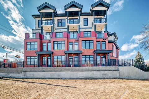 1702 17 Avenue SW 115 Calgary AB T2T 0E7