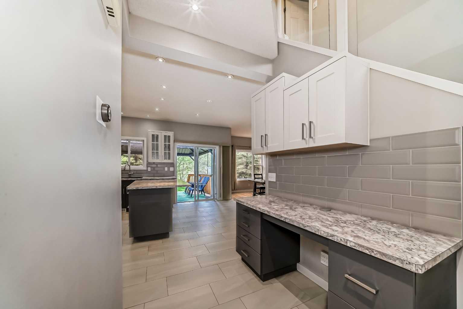 307 Arbour Crest Road NW