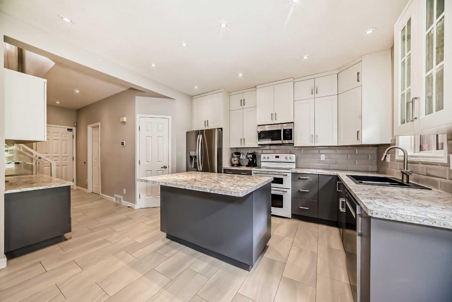 307 Arbour Crest Road NW