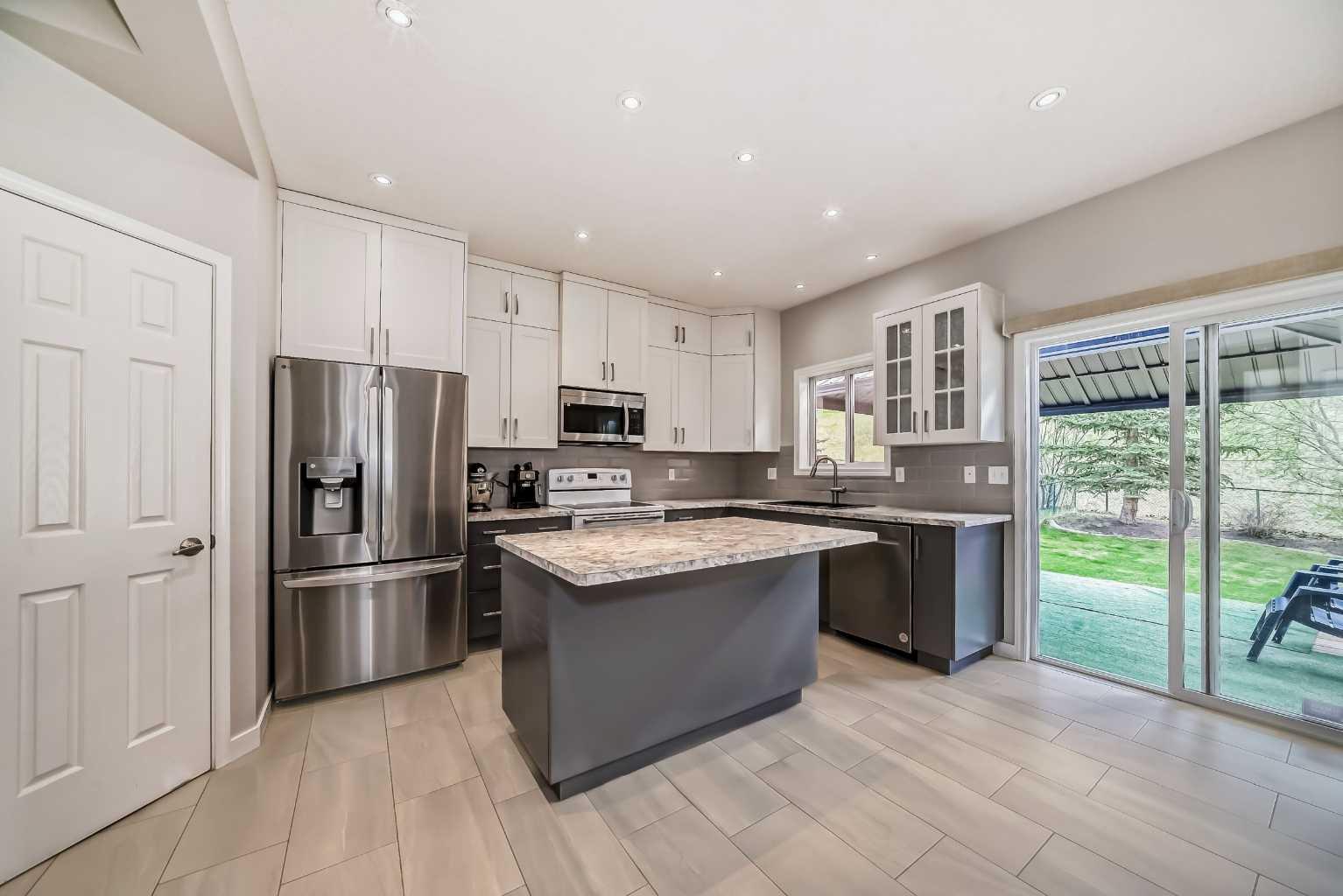 307 Arbour Crest Road NW