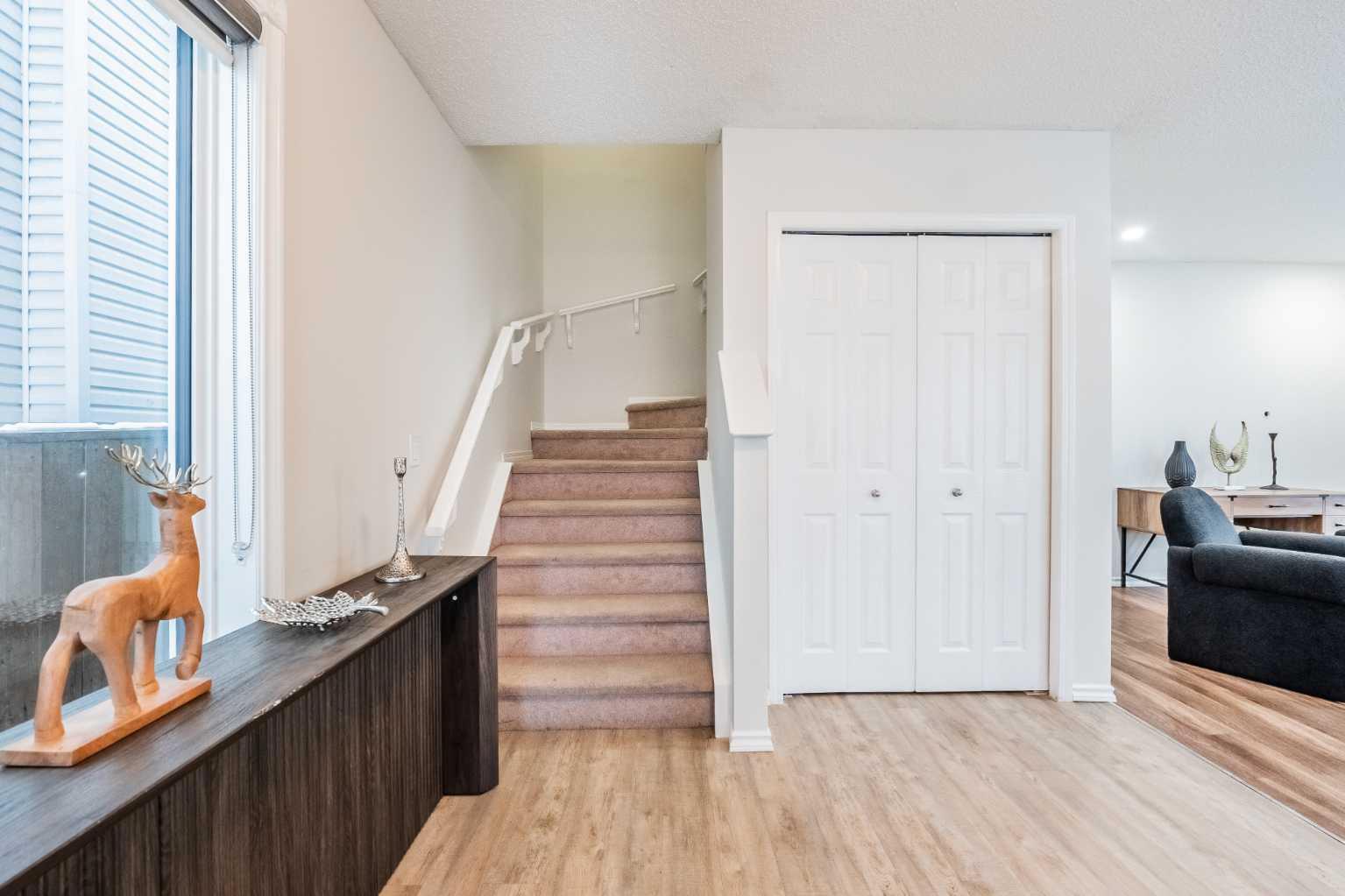 913 Taradale Drive NE