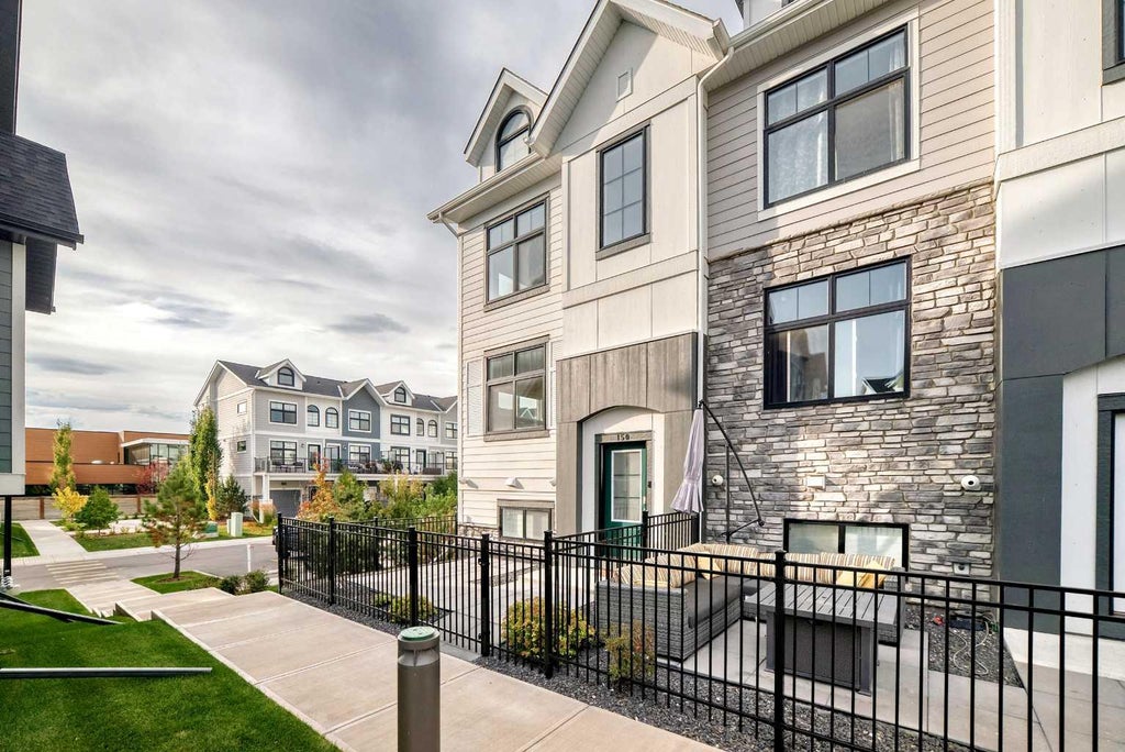 Photo of 150 Les Jardins Park SE, Calgary, AB T2C 5V3 (MLS # A2348477)