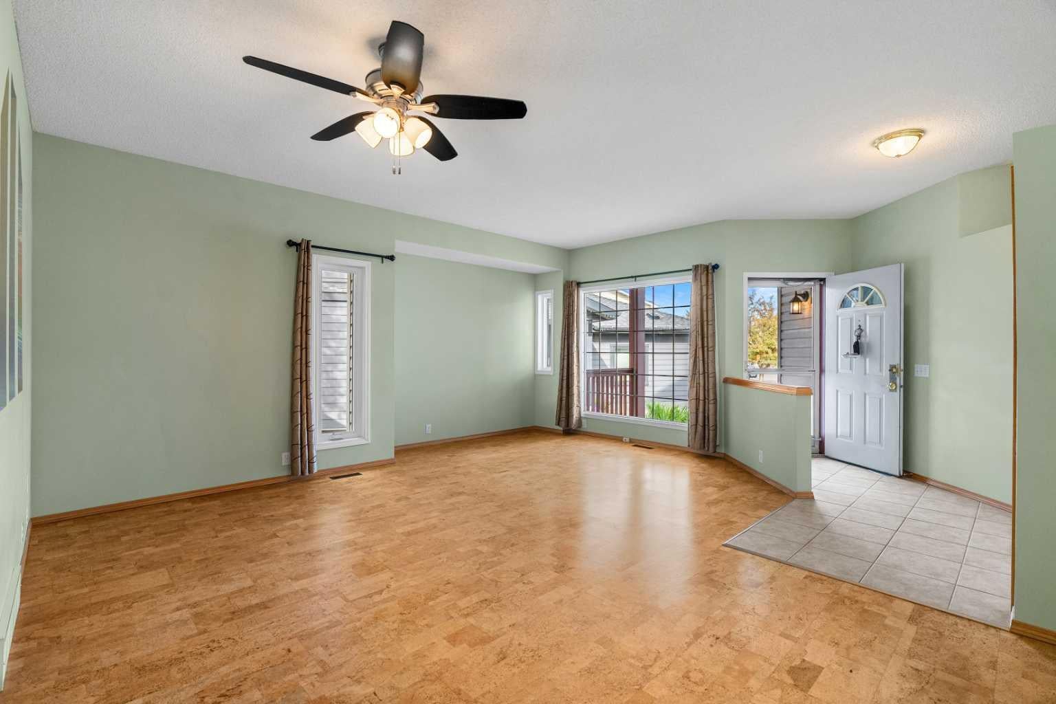 196 River Rock Crescent SE