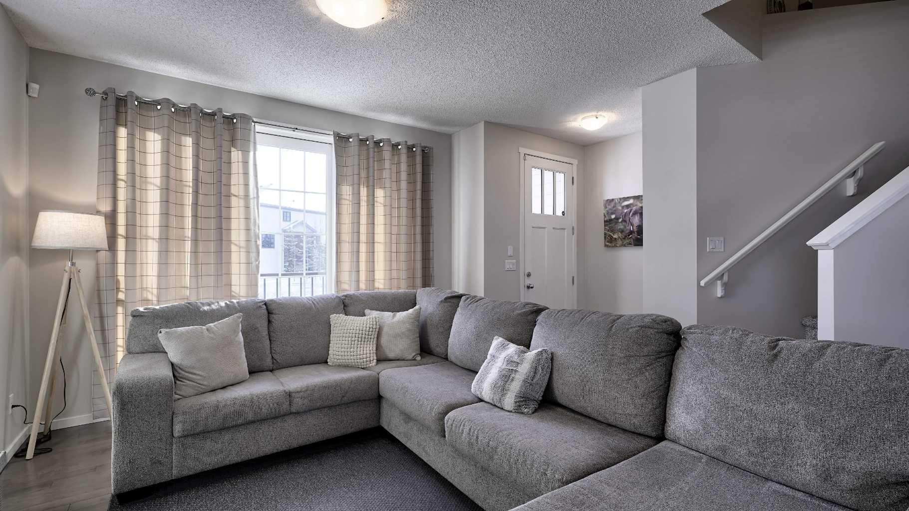 393 Walden Parade SE