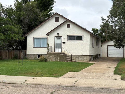 Photo of 374 10 Street SE, Medicine Hat, AB T1A 1P9 (MLS # A2337409)