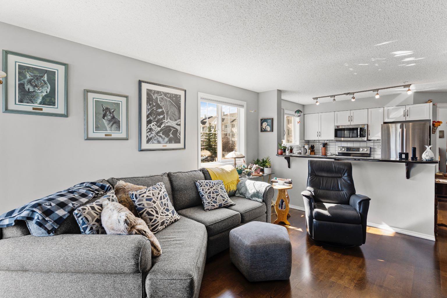 69 Country Village Manor NE 5214