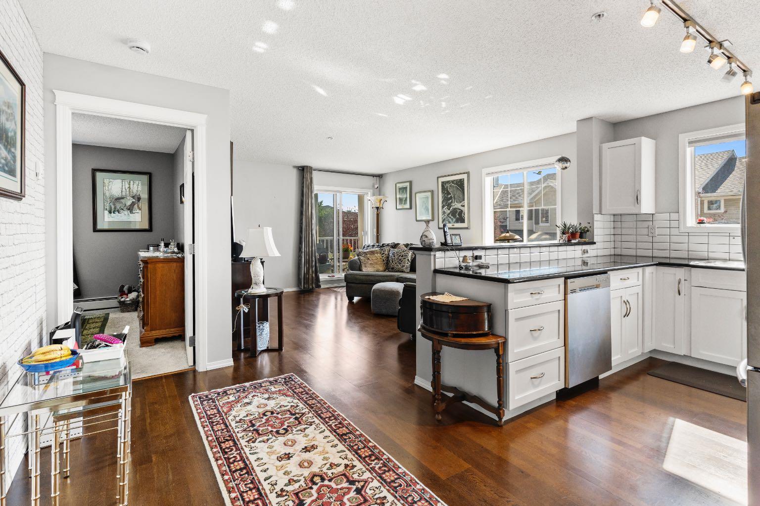 69 Country Village Manor NE 5214