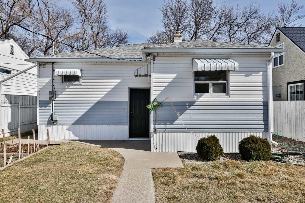 Photo of 722 20 Street S, Lethbridge, AB T1J 3J4 (MLS # A2339470)