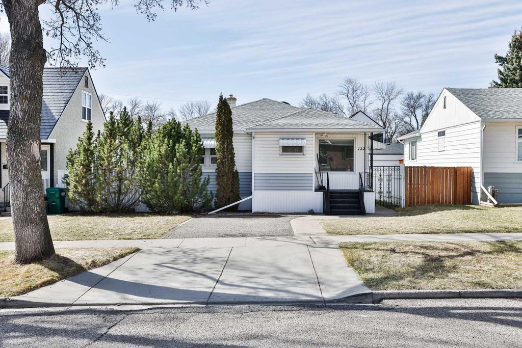 Photo of 722 20 Street S, Lethbridge, AB T1J 3J4 (MLS # A2339470)