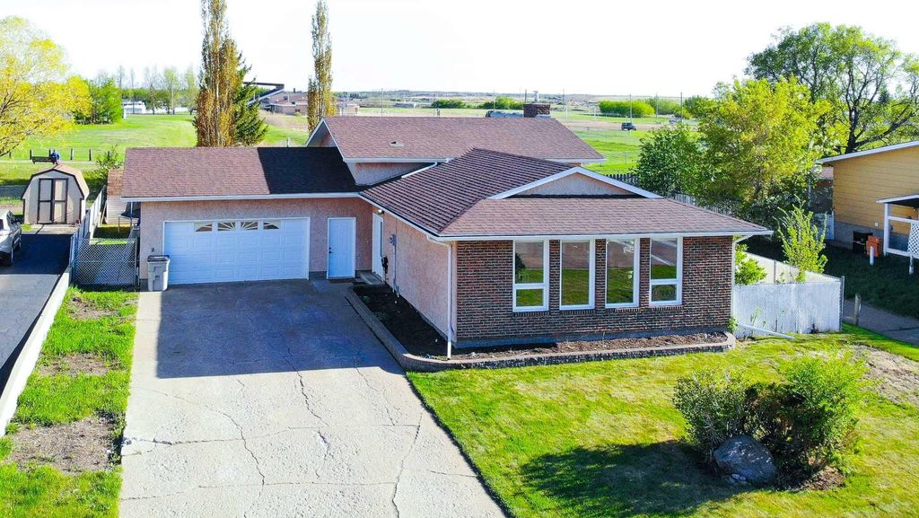 Photo of 1601 3 Avenue, Wainwright, AB T9W 1J3 (MLS # A2314370)
