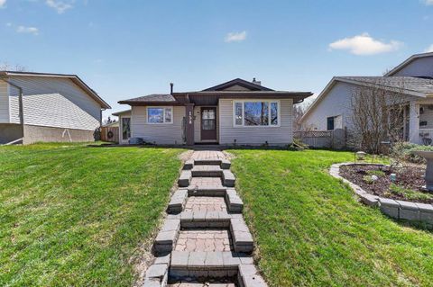 Photo of 158 Ranch Glen Drive NW, Calgary, AB T3G 1E8 (MLS # A2315457)