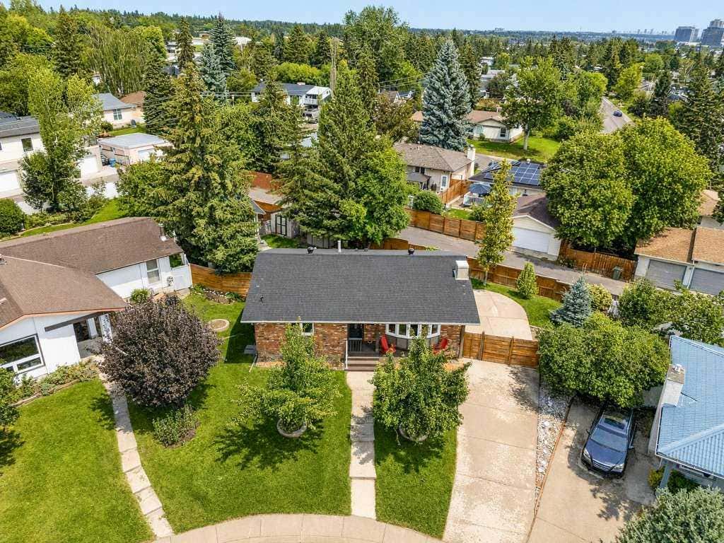 Photo of 736 Canfield Place SW, Calgary, AB T2W 1K6 (MLS # A2339610)