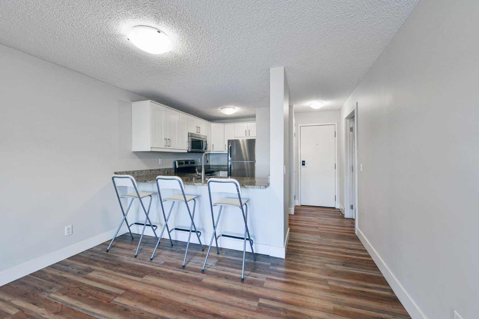 1915 26 Street SW 203