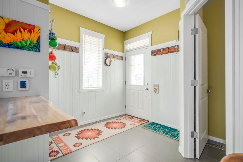 Photo of 12 Sunrise View, Cochrane, AB T4C 0W3 (MLS # A2287157)