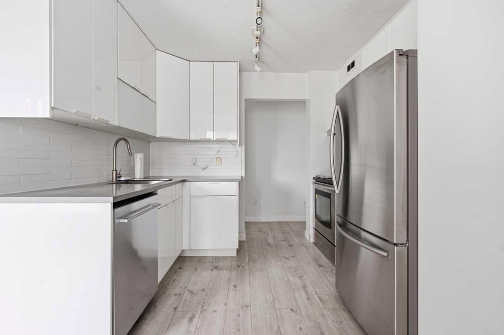 Photo of 523 15 Avenue SW #405, Calgary, AB T2R 0R3 (MLS # A2330490)