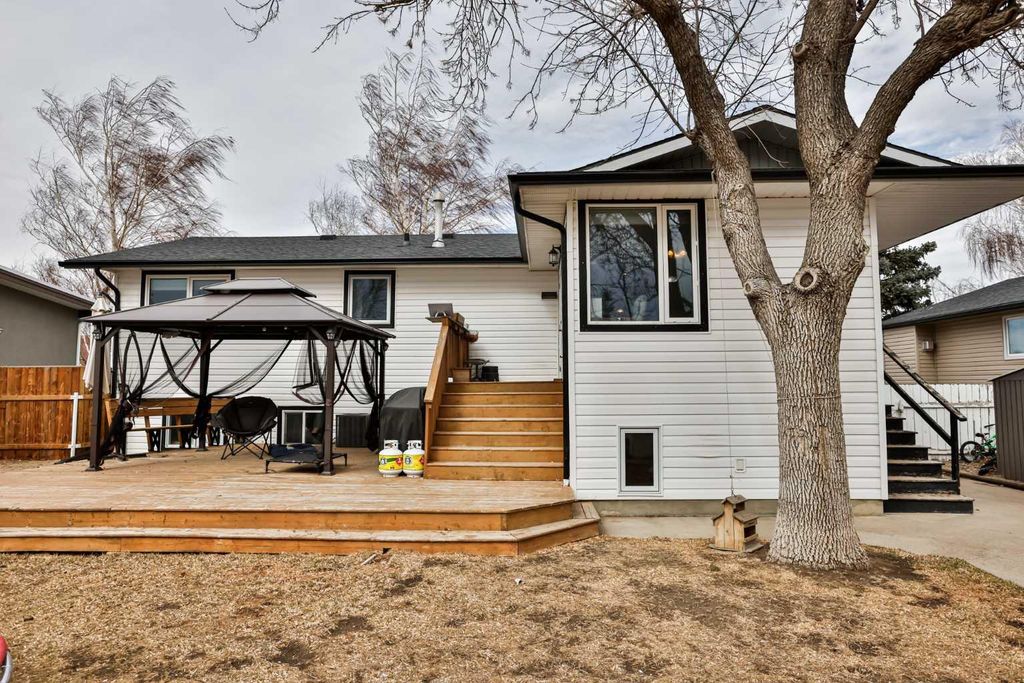 Photo of 761 Gibbons Avenue N, Picture Butte, AB T0K 1V0 (MLS # A2295033)